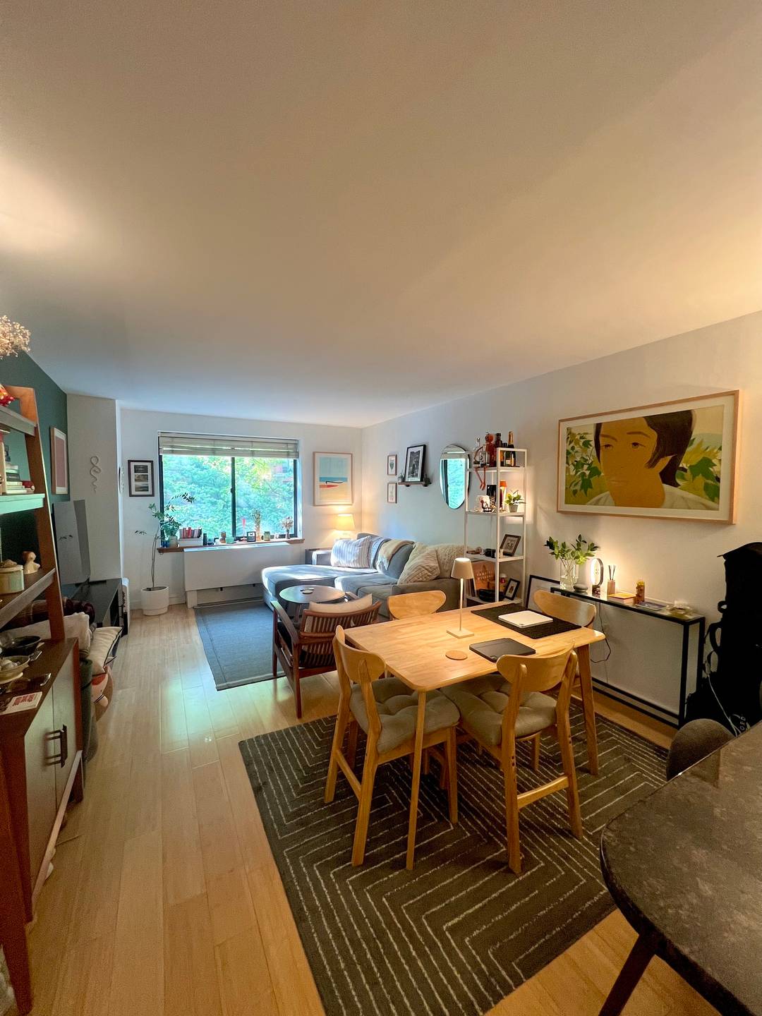 Within close distance to many hotspots including the Hudson River esplanade, Brookfield Place, One World Trade Center, and Oculus.