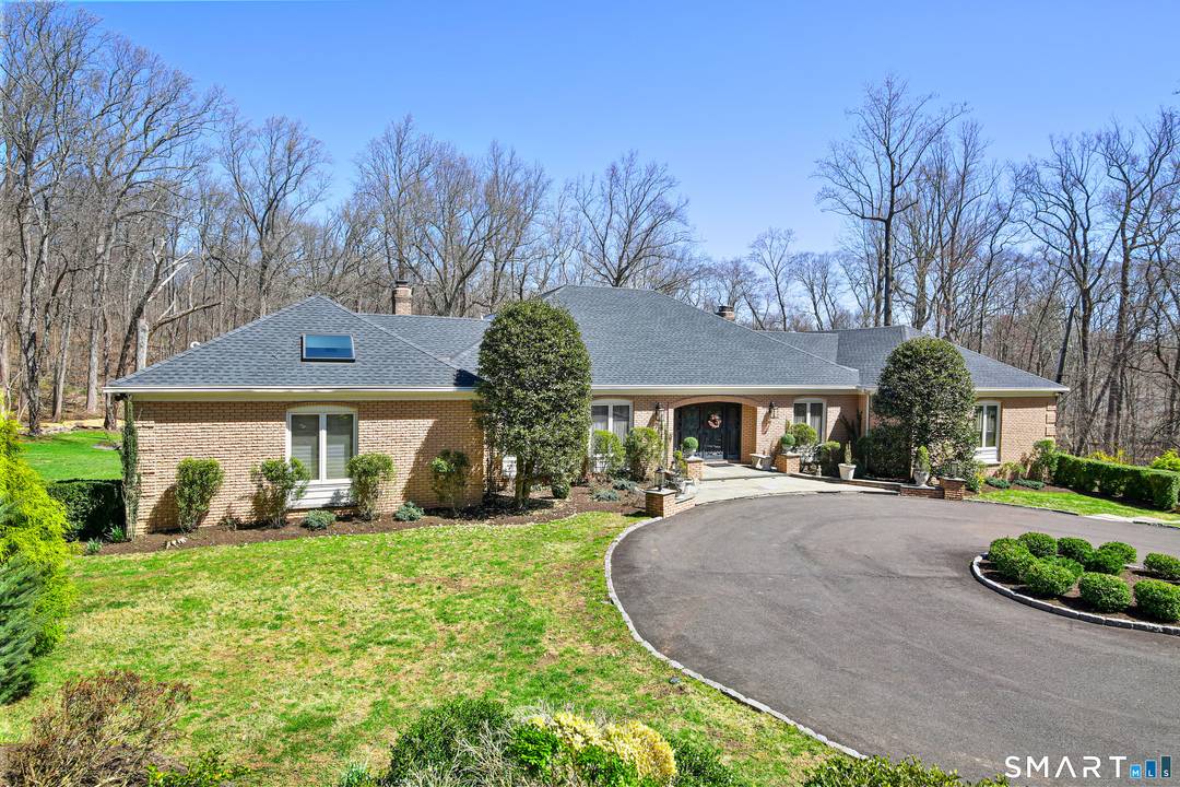 Bright and spacious this gorgeous house has the wow factor you've been looking for !