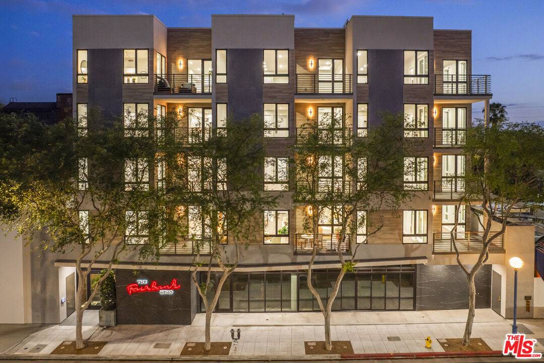 7428   Santa Monica Blvd 2BR Hollywood Hills East La