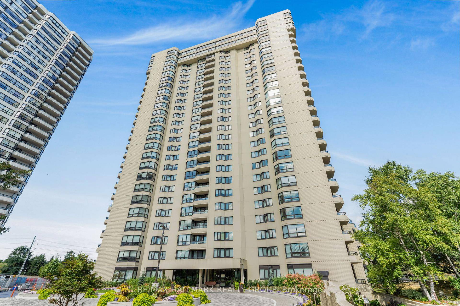 Experience resort style luxury with panoramic views of Ottawa, the River, and the Gatineau Hills.