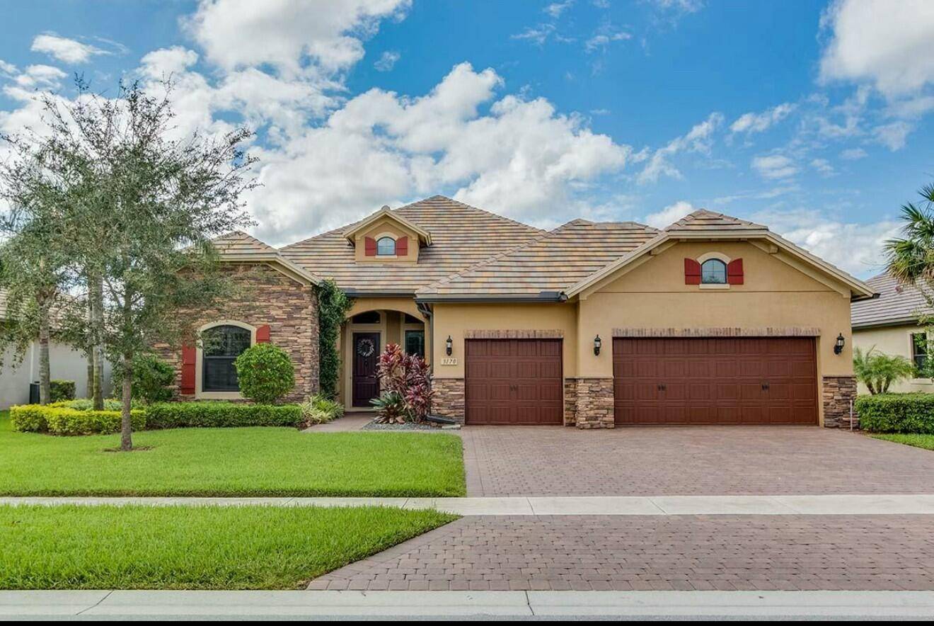 Discover this fantastic rental in one of Wellington's newest communities, where convenience meets comfort.
