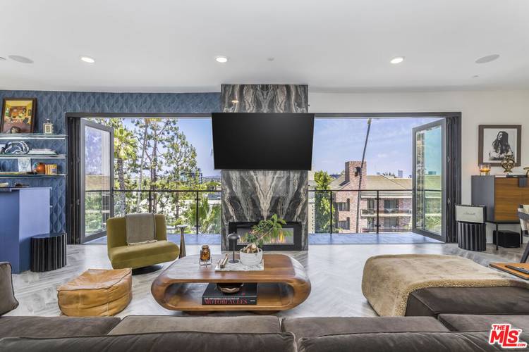 137  N Doheny Dr 4BR Beverly Grove La