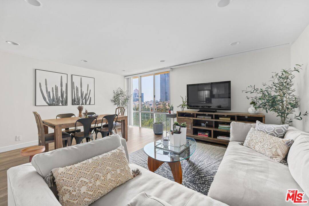 2160 Century Park E 1BR Beverlywood La