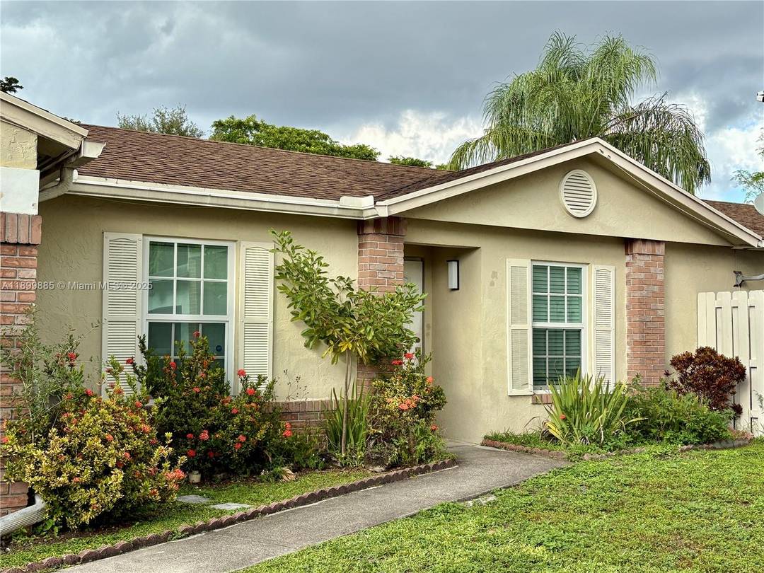Charming 3BR 2BA single family home with 1 car garage in the desirable Shenandoah community of Davie.