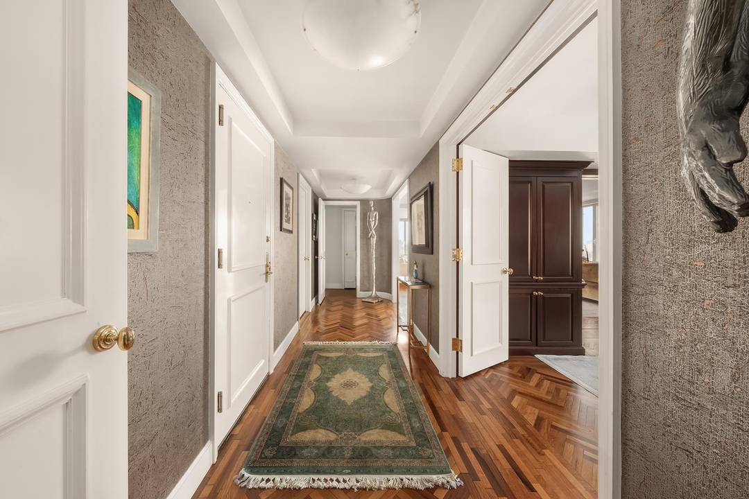 Unobstructed, cinematic views over Central Park and the Reservoir define this exceptional northwest corner residence at 1049 Fifth Avenue.