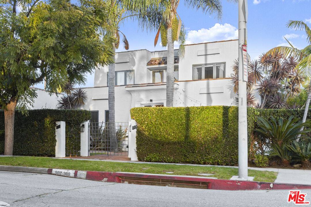900 Havenhurst Dr 2BR Hollywood Hills East La
