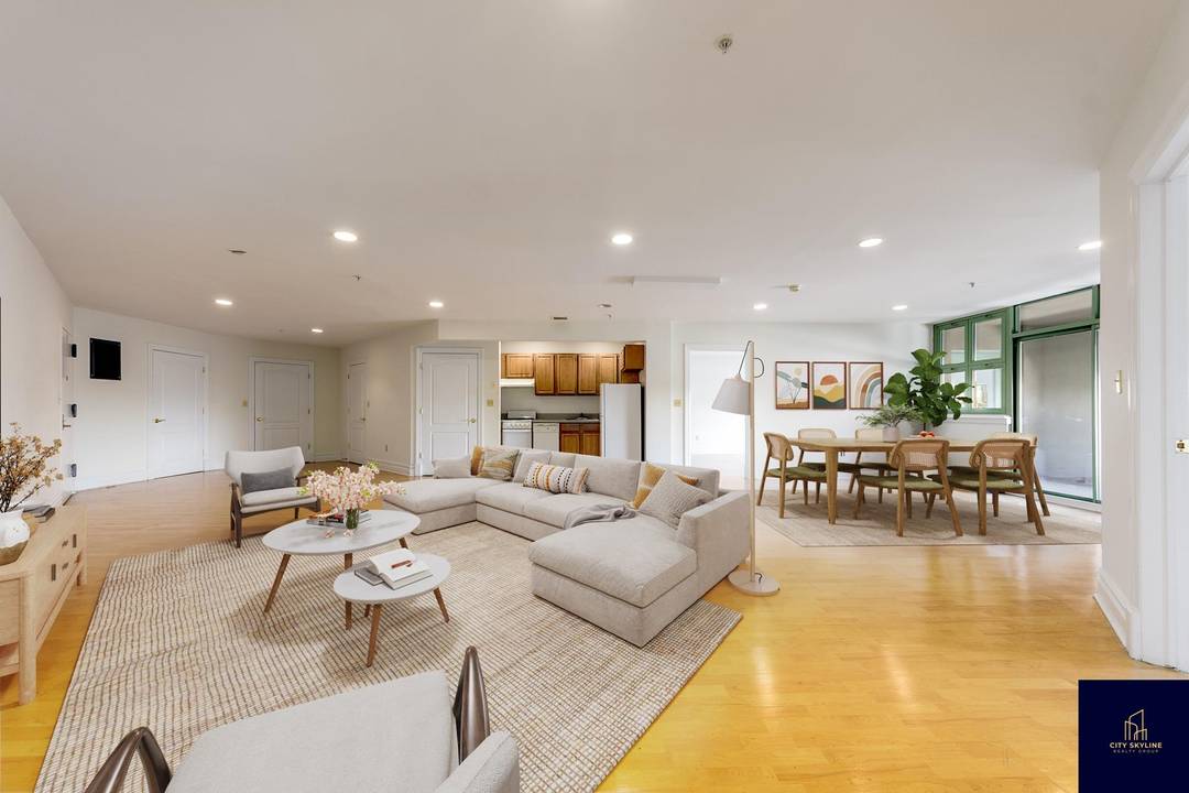 One of a kind 2 bedroom and 2 bath with Huge Private Terrace and million dollar views in Luxury Doorman Building in Prime AstoriaSPONSOR UNIT NO BOARD APPROVAL1st Available Sponsor ...