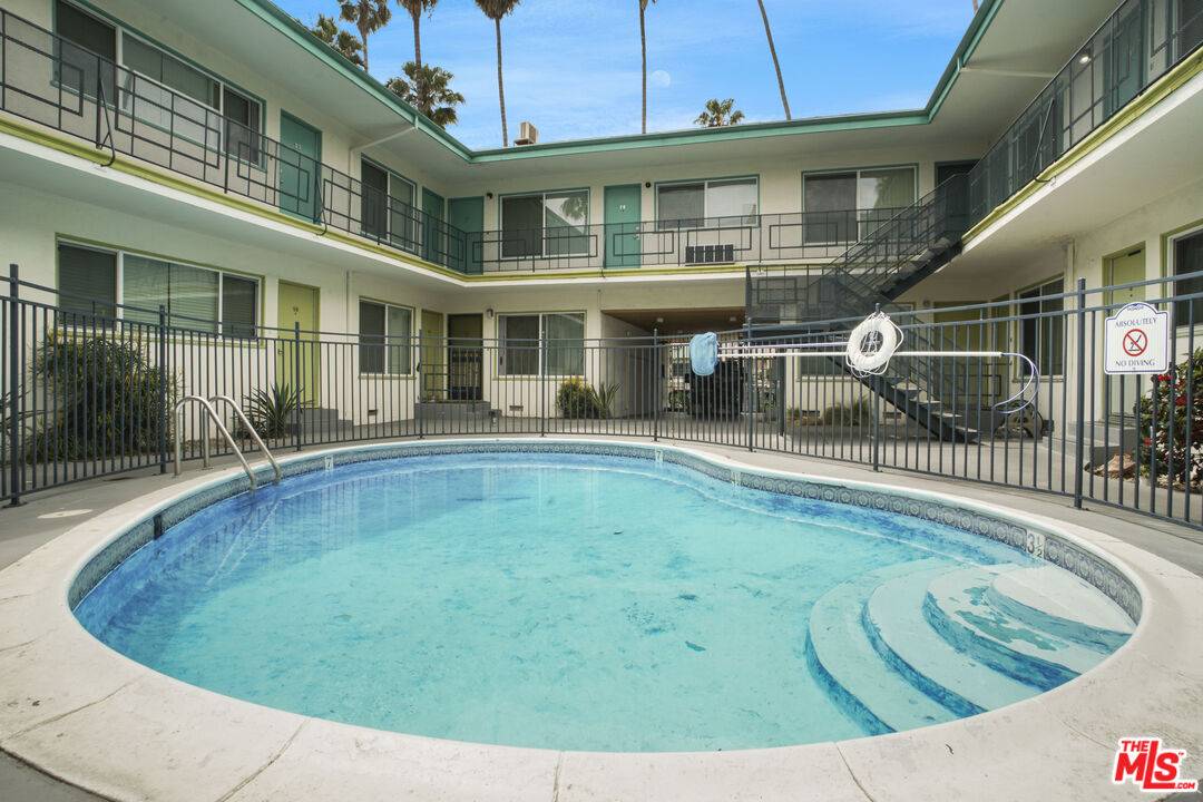 400  S Mariposa Ave 16BR La