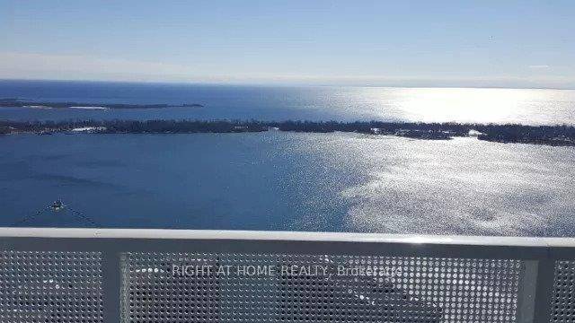 64th Floor Blue Skies amp ; Unobstructed Lake View !