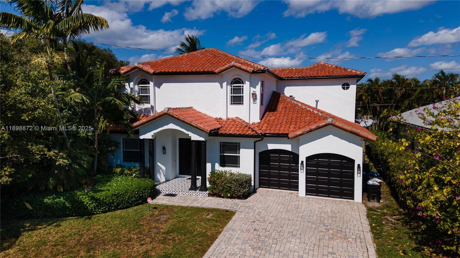 Discover your own tropical retreat in this spacious 6 bedroom, 3.