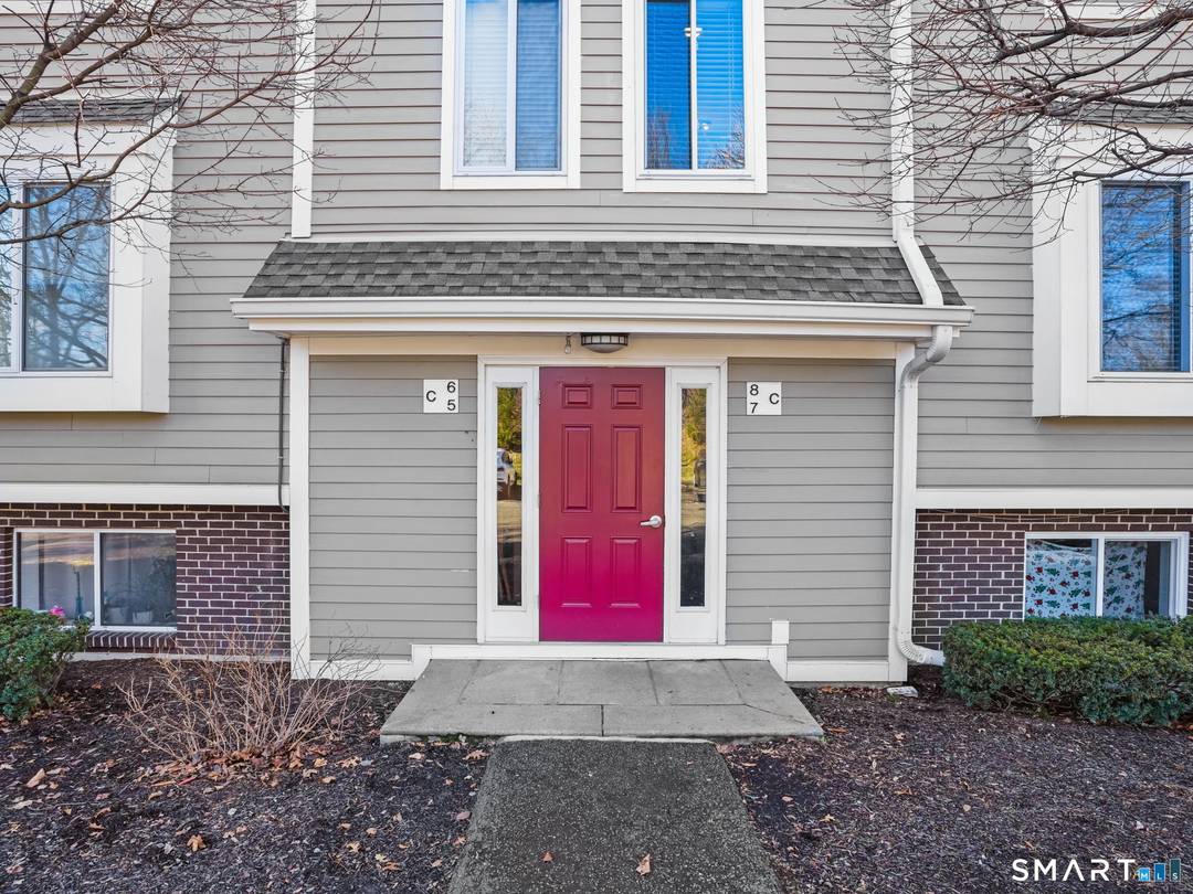 Wonderful updated two bedroom condominium located in the desirable Winnipauk Village community.