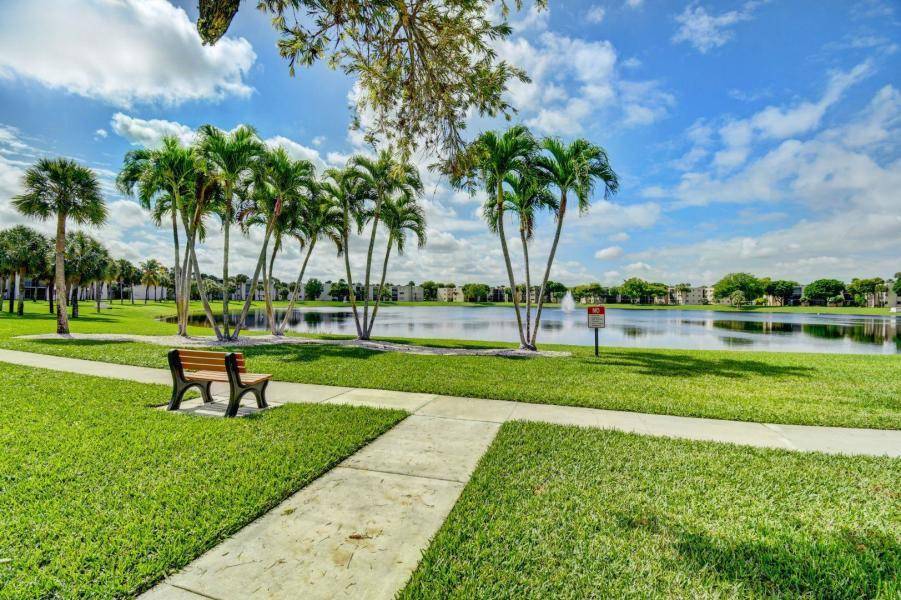 Rarely available end unit Deluxe Model 2 2 Condo in wonderful Las Verdes.