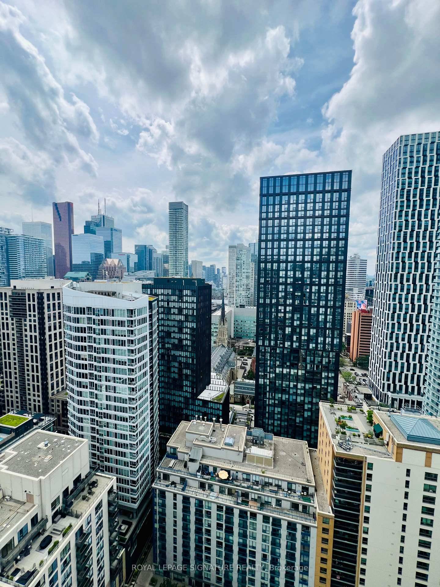 Bienvenido to New 2 Bedrooms 2 FULL Bathrooms With 1 Parking Included in the Heart of Downtown Toronto at Ivy Condo.