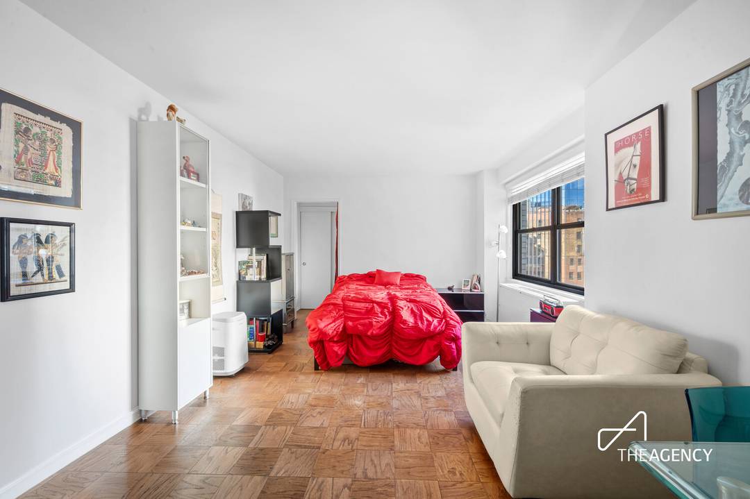 Bright, Move In Ready Studio with a Dream Kitchen This generously sized studio features a thoughtfully designed kitchen with abundant storage and counter space, dishwasher, and a built in high ...