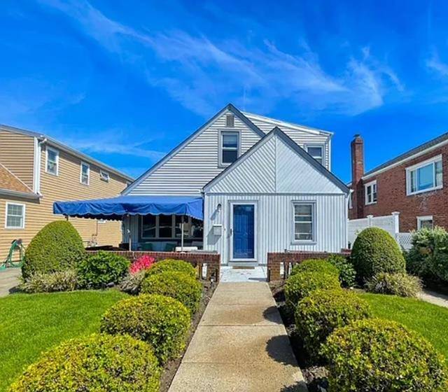 Westholme Beach Side Cape Home featuring 3 Bedrooms and 2 Bathrooms.