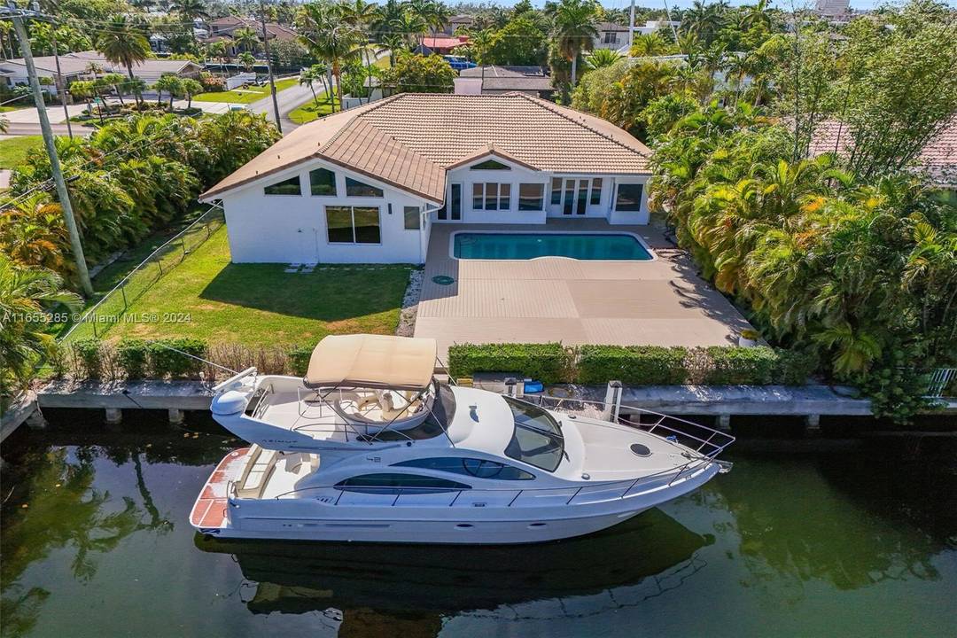 Step into luxury with this stunning 5 bedroom, 4 bathroom home nestled in Hallandale Beach, right on the water.