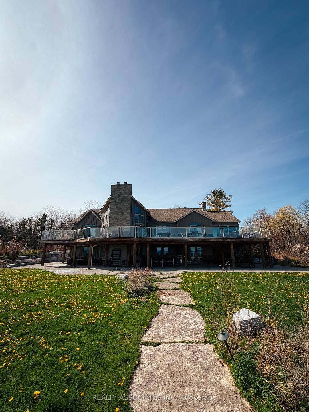 WATERFRONT estate like four season cottage !