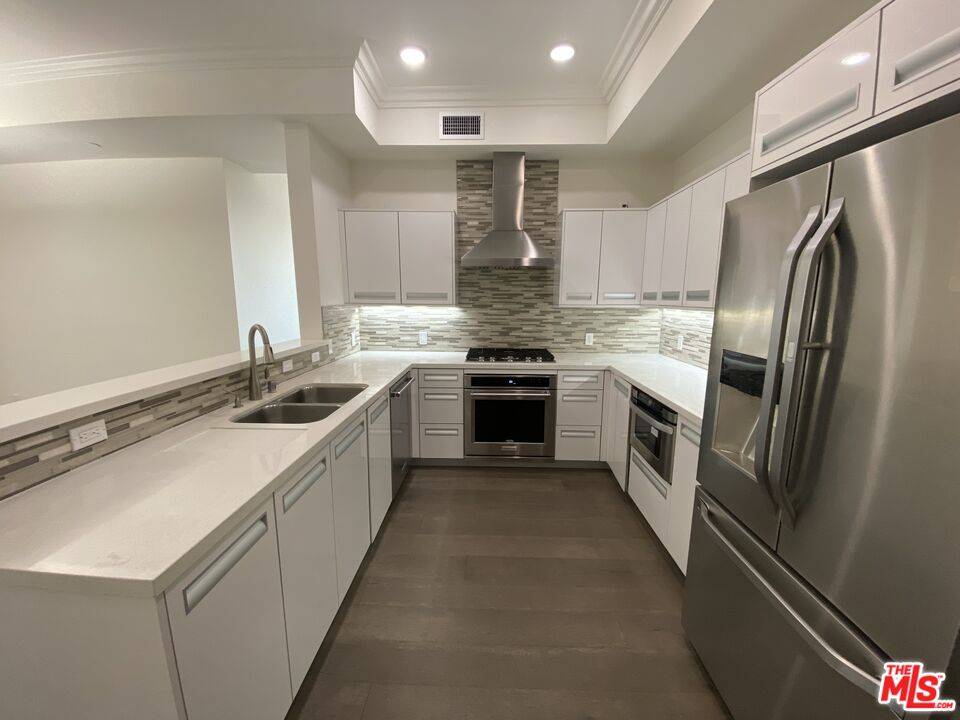 4180   Wilshire Blvd 3BR La
