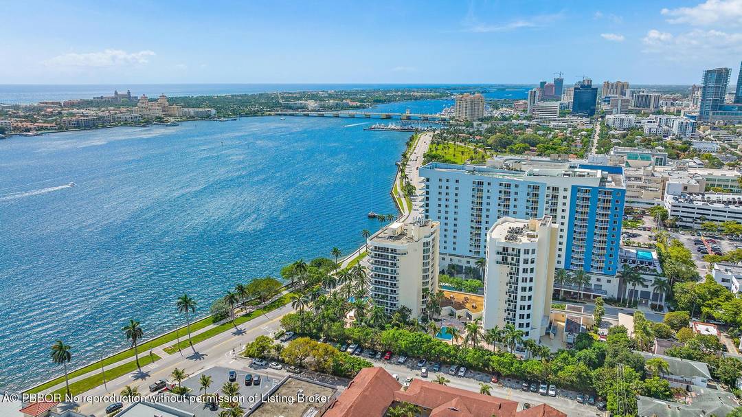 Enjoy stunning 180 degree serene views of the Intracoastal Waterway and Palm Beach Island from this exceptional residence in the exclusive boutique building Villa del Lago.