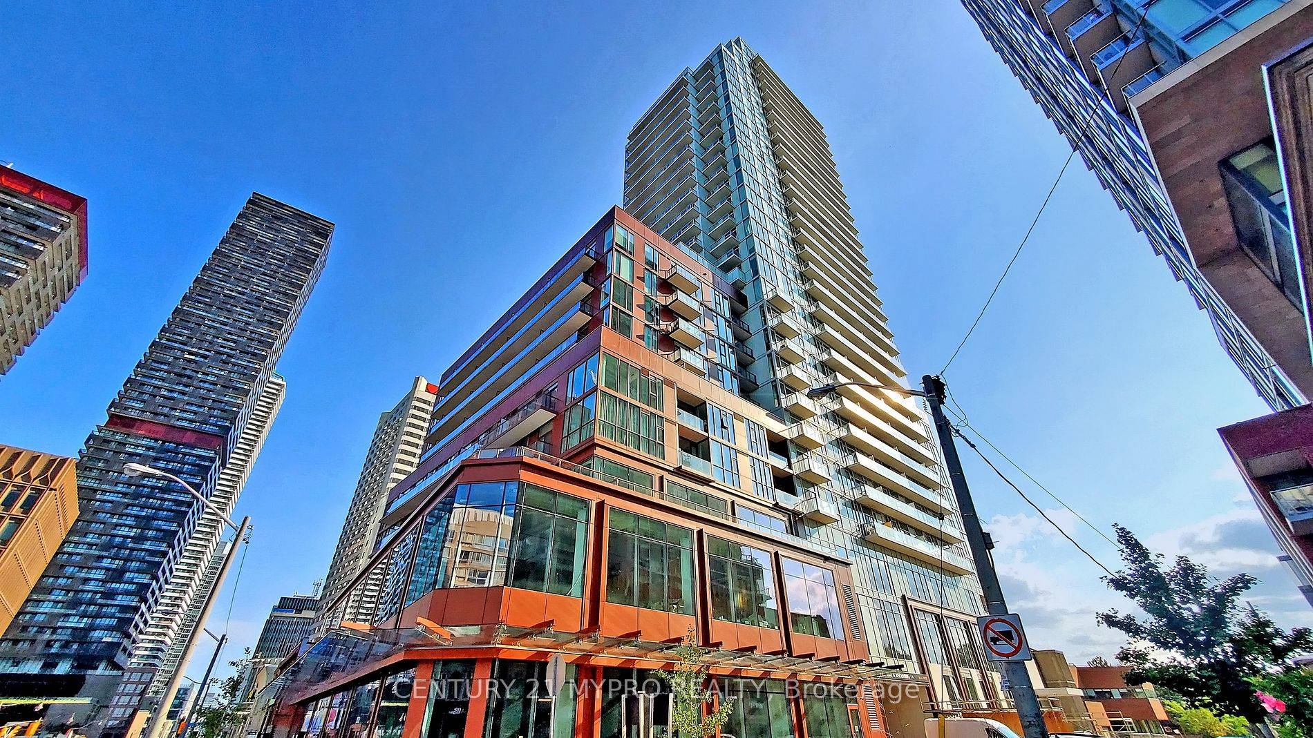 Bright Spacious 2 Bedroom, 1 Bathroom Condo With South View.