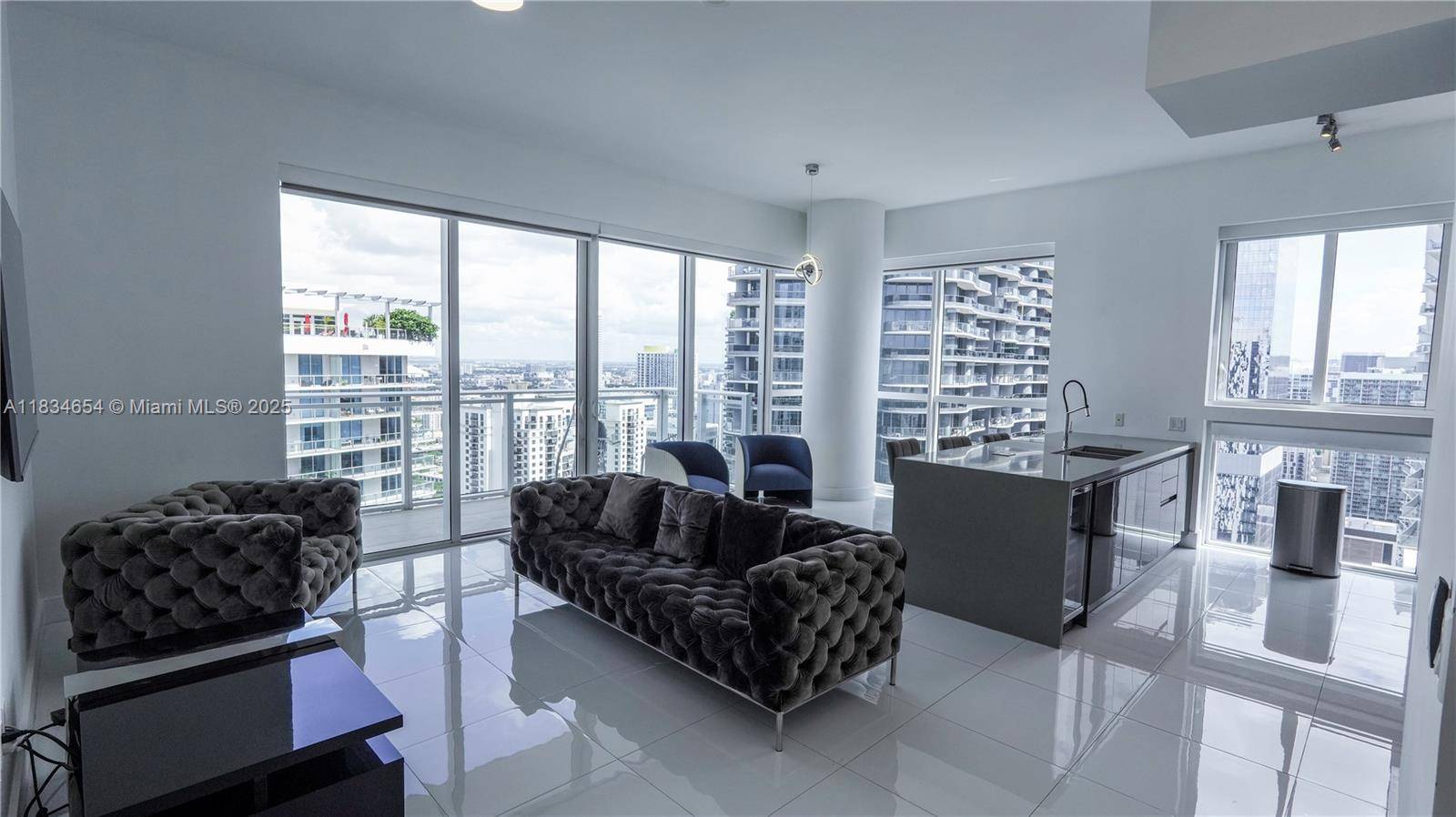 The Bond 4209 Elegance at the Top of Brickell Spectacular 2 bedroom, 2 bath residence on the highest available floor of the exclusive The Bond building, located in the heart ...