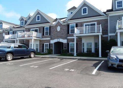 Don t miss this 1350 sf 2 bedroom 2 bath condo in a beautiful contemporary community on a scenic Copiague Harbor.