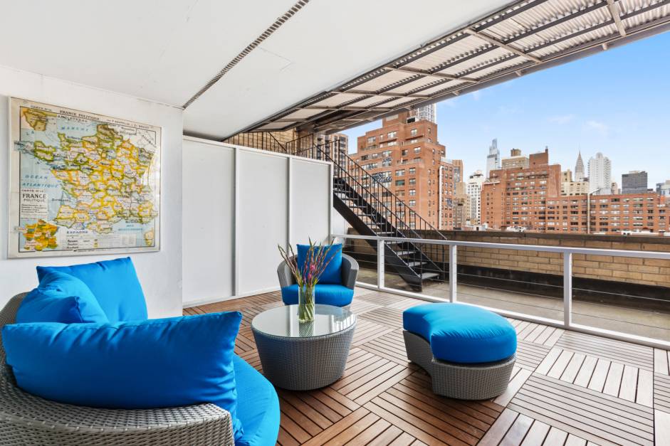 What is more spectacular than a 225 sq foot terrace ?