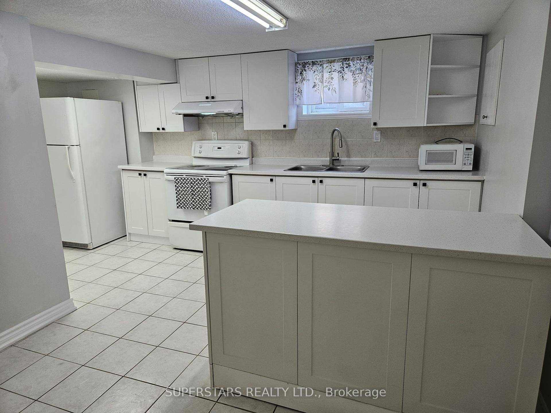 In the heart of Agincourt, is a spacious and well renovated 2 bedroom 1 bathroom basement apartment perfect for single families There is a den connected to one of the ...