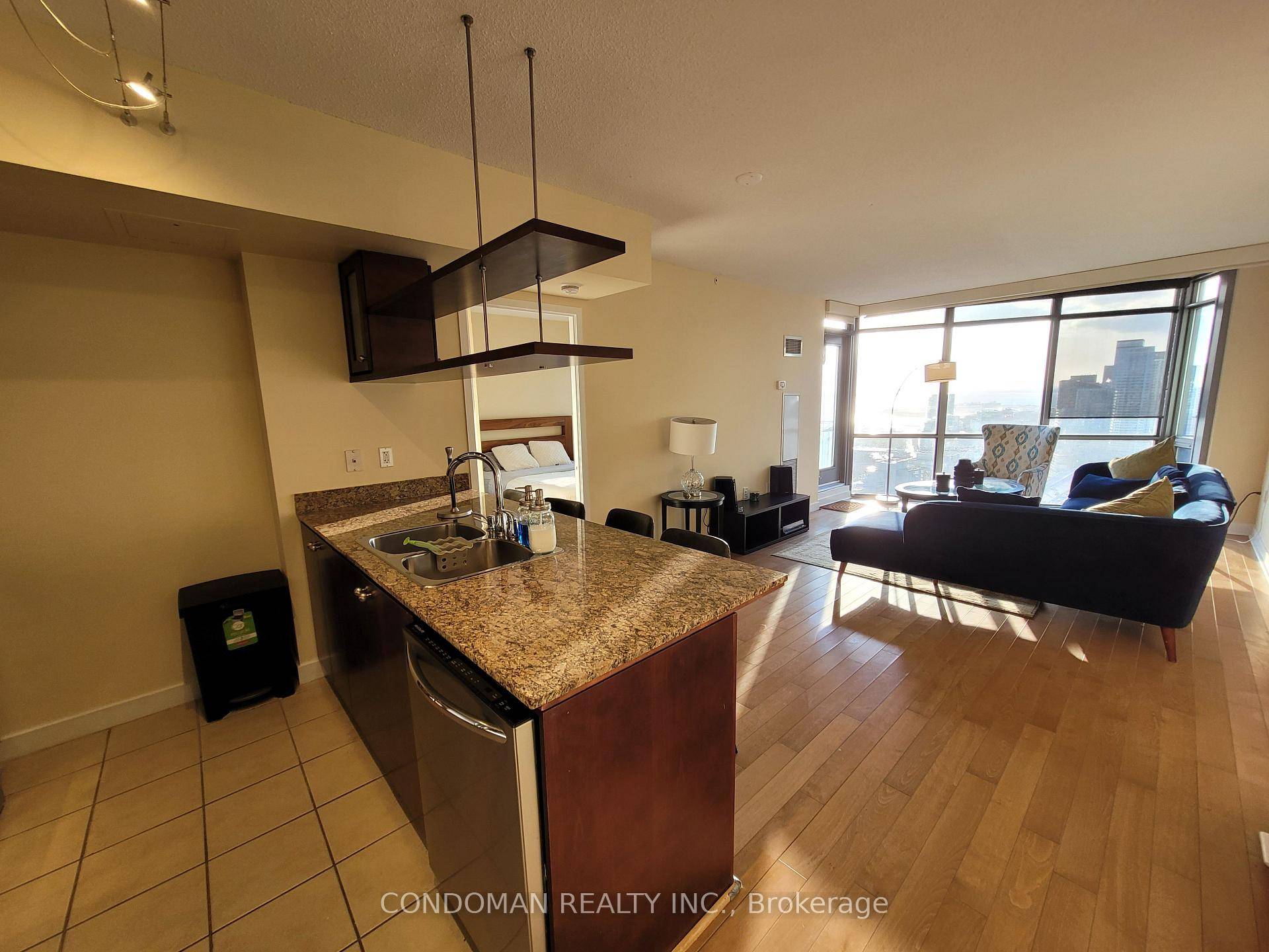 Open views of water city from every room !