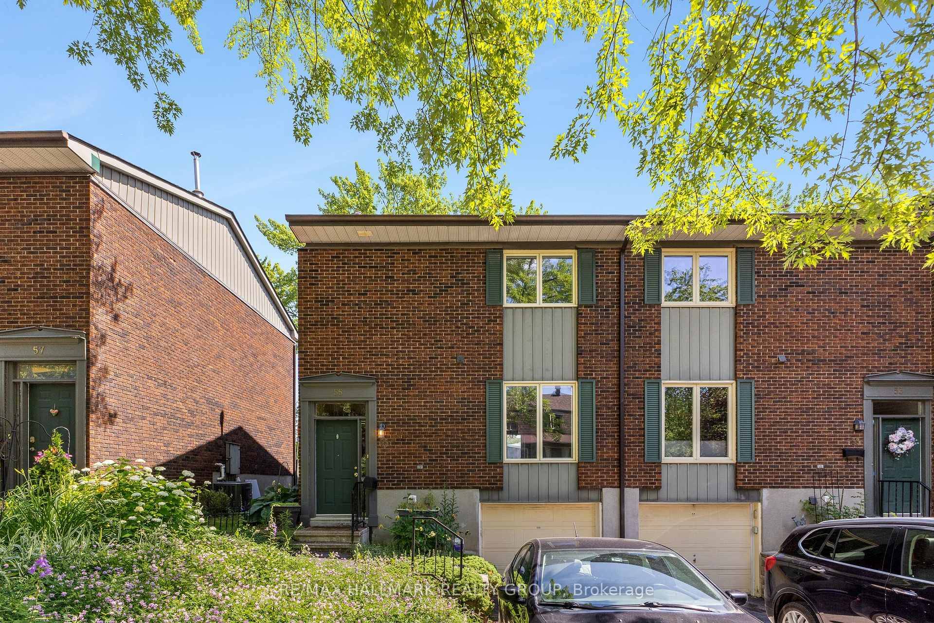 LOCATION ! Welcome to 55 River Garden Private ideally located in sought after Riverside Park Mooney's Bay, steps to parks, schools, recreation, shopping, Mooney's Bay Beach amp ; public transit ...