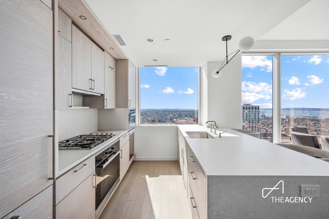 Perched high above Downtown Brooklyn, Residence 63H at Brooklyn Point is a coveted H line corner two bedroom, two bathroom home spanning 1, 189 square feet, with south and west ...