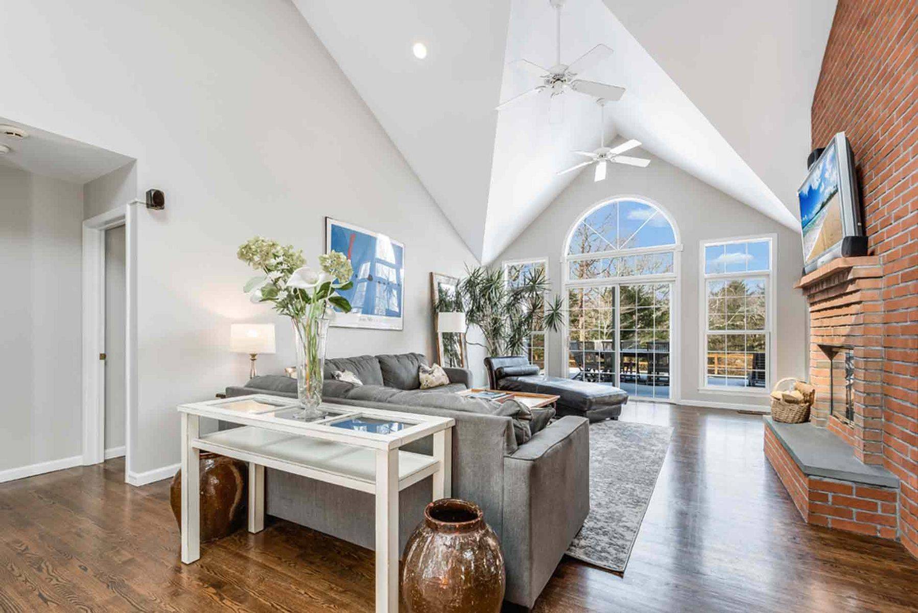 Rental Registration 18 788 This amazing 4 bedroom, 5 bath home features nearly 7 acres of yard, heated pool and tennis court.