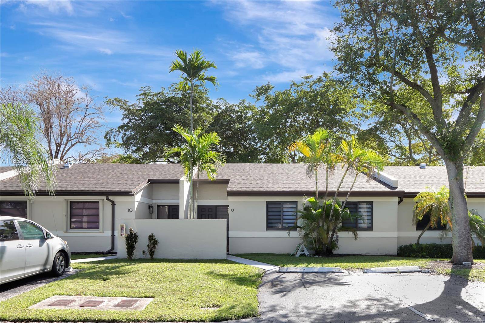 One Story townhouse 3 bedroom, 2 bathroom home nestled in the sought after Lakewood Estates community.