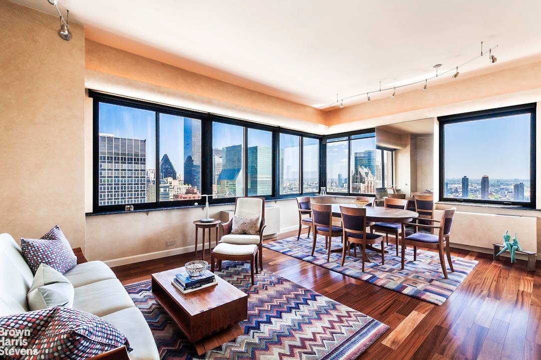 High floor corner one bedroom, one and a half bath residence with dazzling open views, thoughtfully updated and located at the coveted full service Vanderbilt.