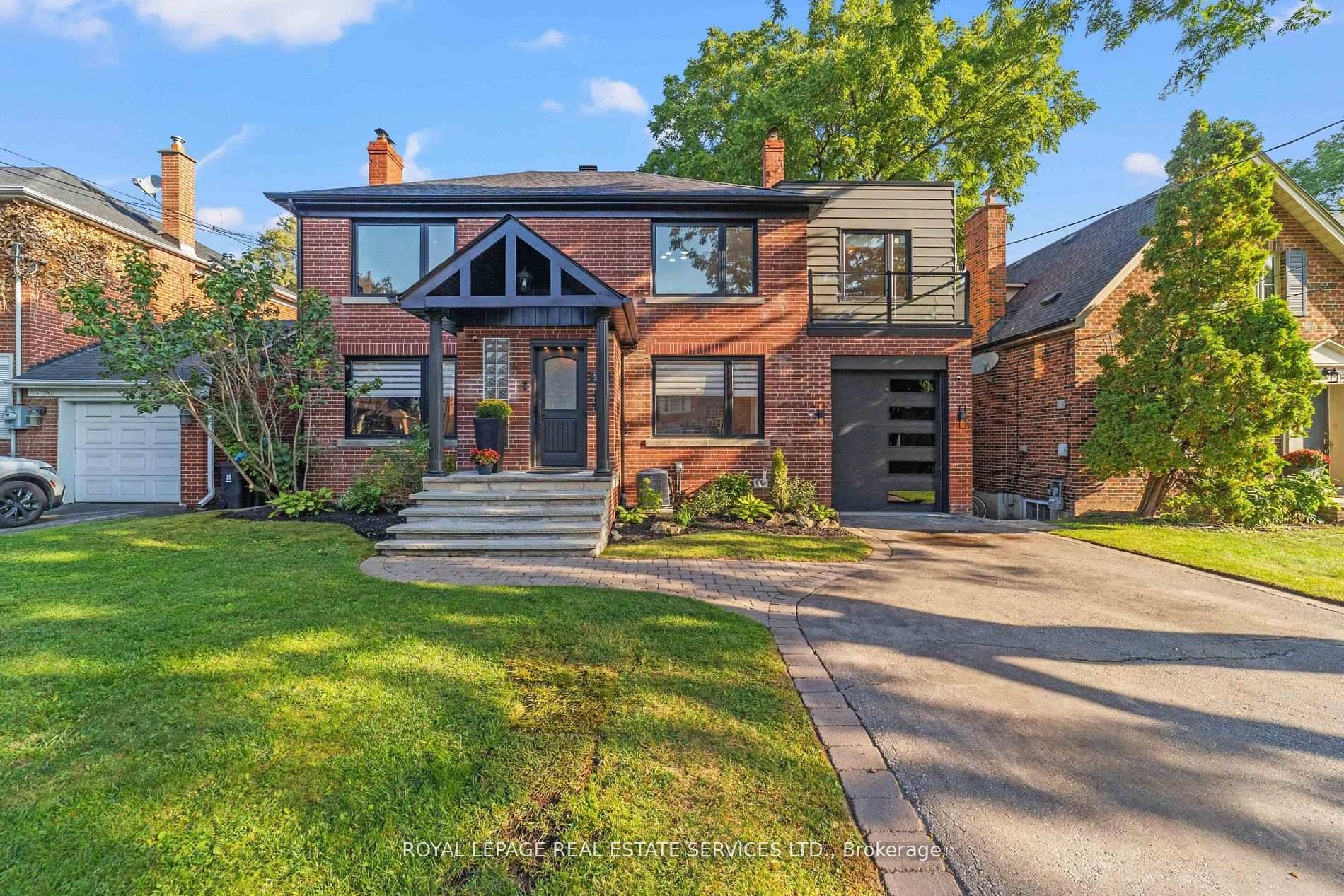 Cricket Club Elegant, Immaculate Centre Hall Family Home On A Quiet, Childsafe Street.