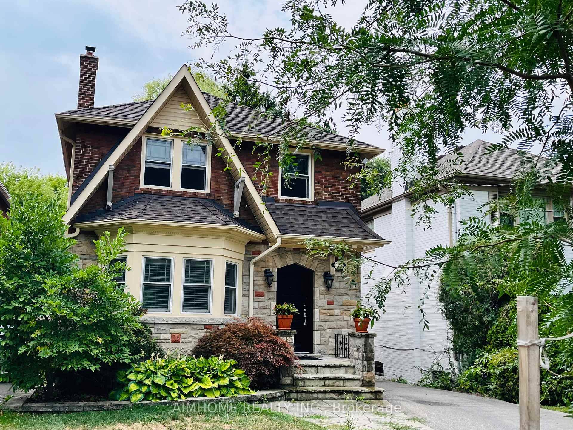 Welcome to this beautifully renovated lower level suite in Chaplin Estates backing on to the Kay Gardner Beltline.