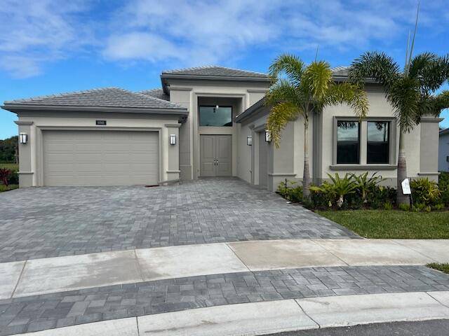 Valecia Grand. Newer home 3 Br.