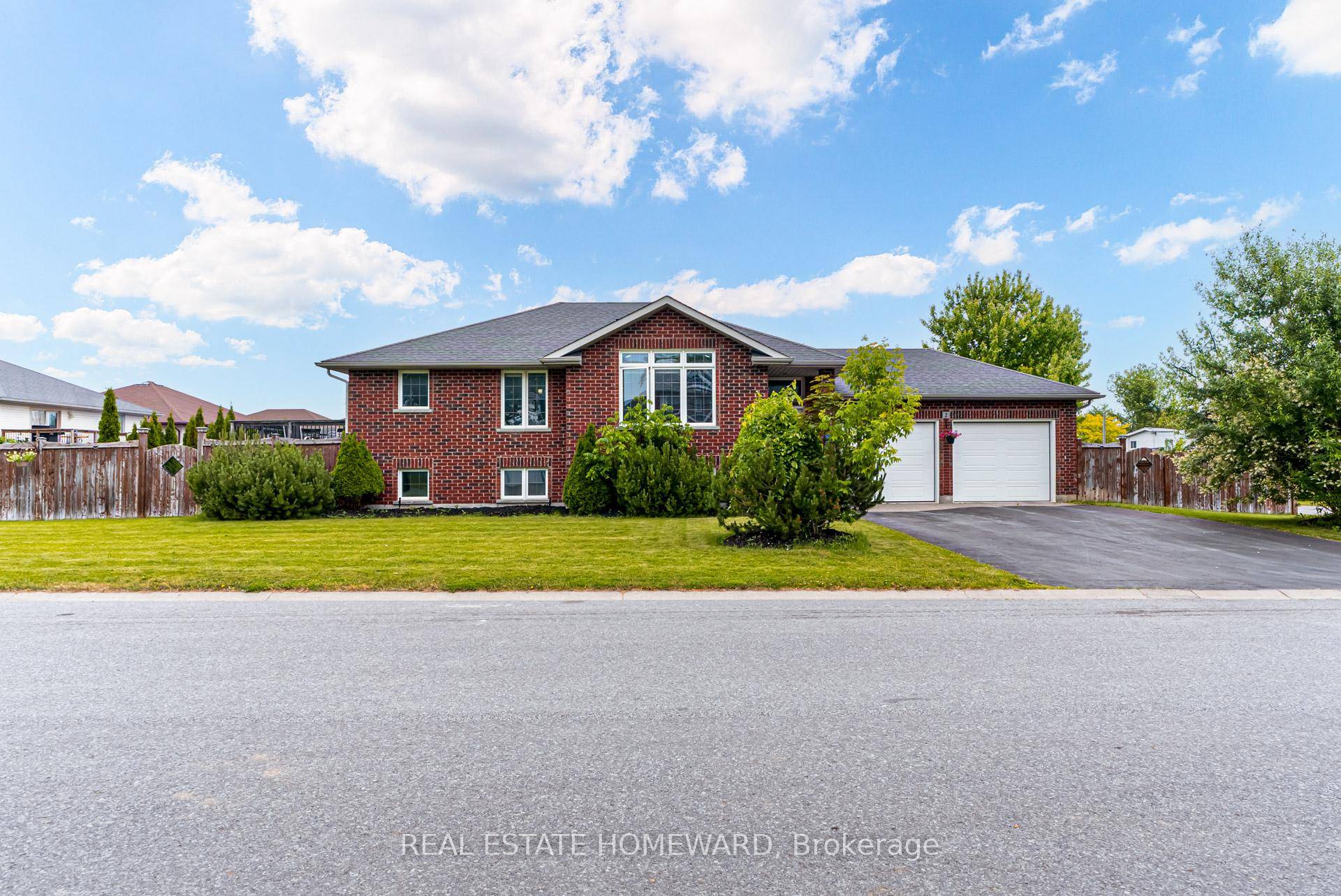 this was a Model home for Klemencic Homes, loaded with upgrades.