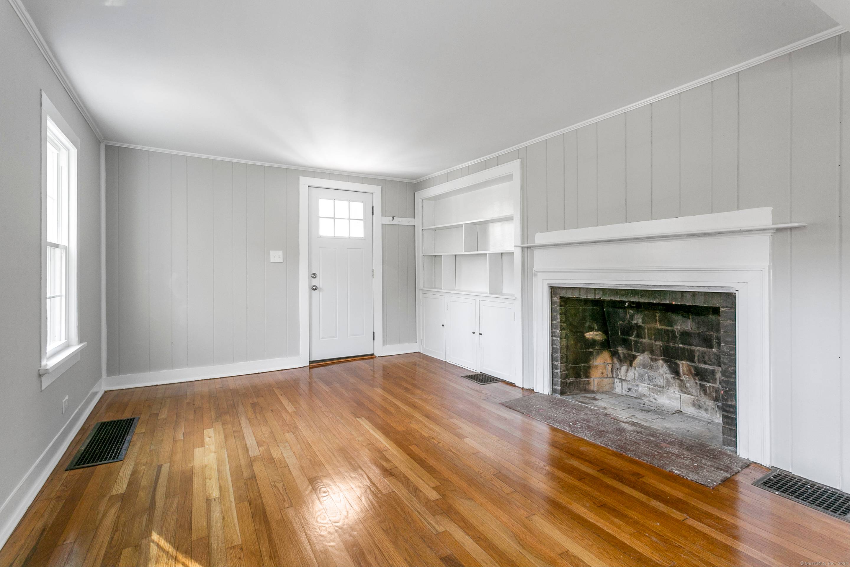 Expanded Saltbox with history and charm !