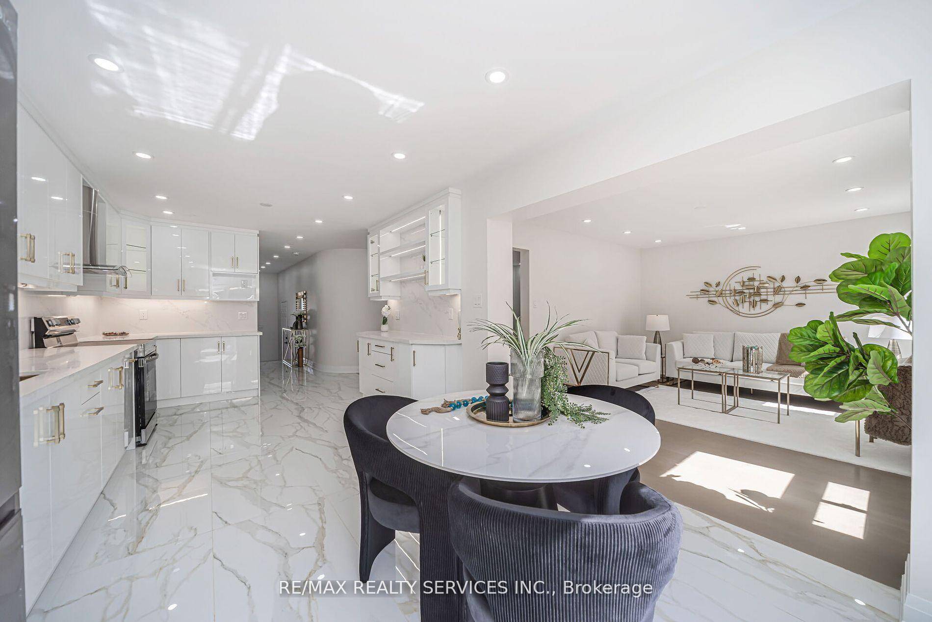 EAST FACING LUXURY HOME DOUBLE CAR GARAGE !