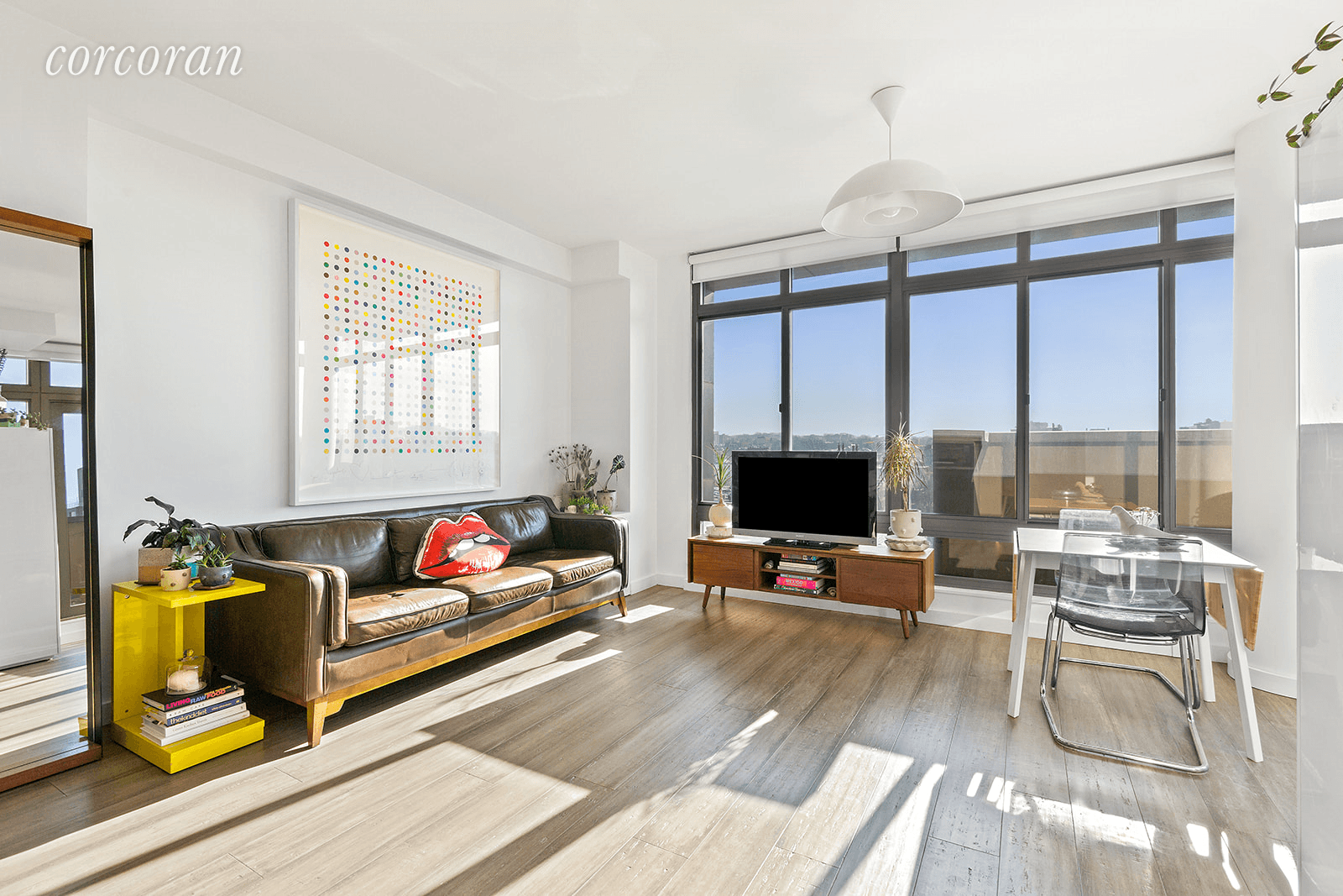 The most perfect one bedroom condo awaits.