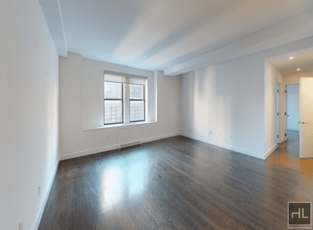 Exclusive Luxury Living in the Upper West SideFURNISHED OR UNFURNISHEDMassive 4 bedroom, 4 bathroom residence spanning 1, 927 sq.
