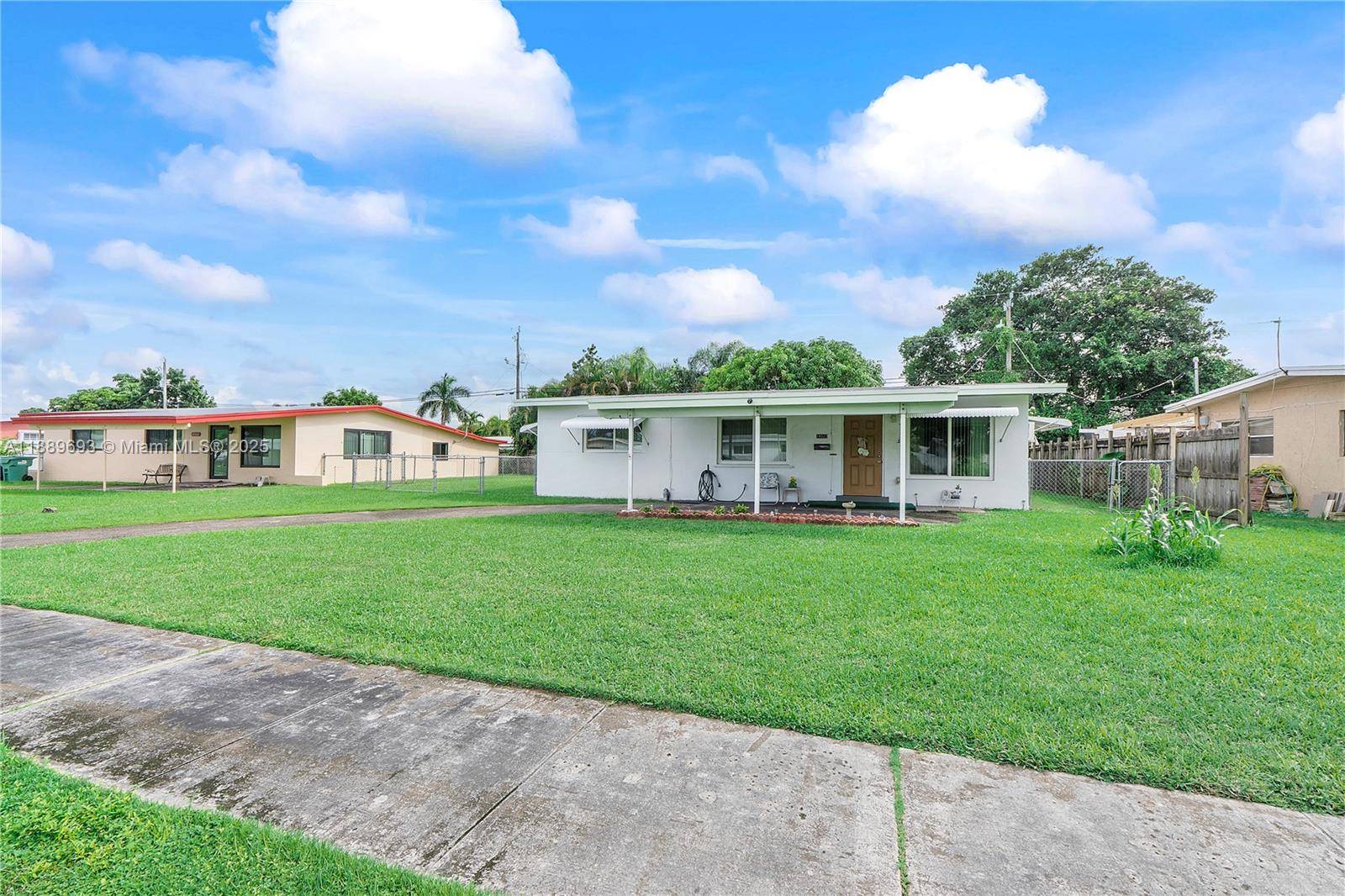 Spacious 1 story single family home on an oversized, fully fenced lot with no HOA bring your boat, RV, or toys !