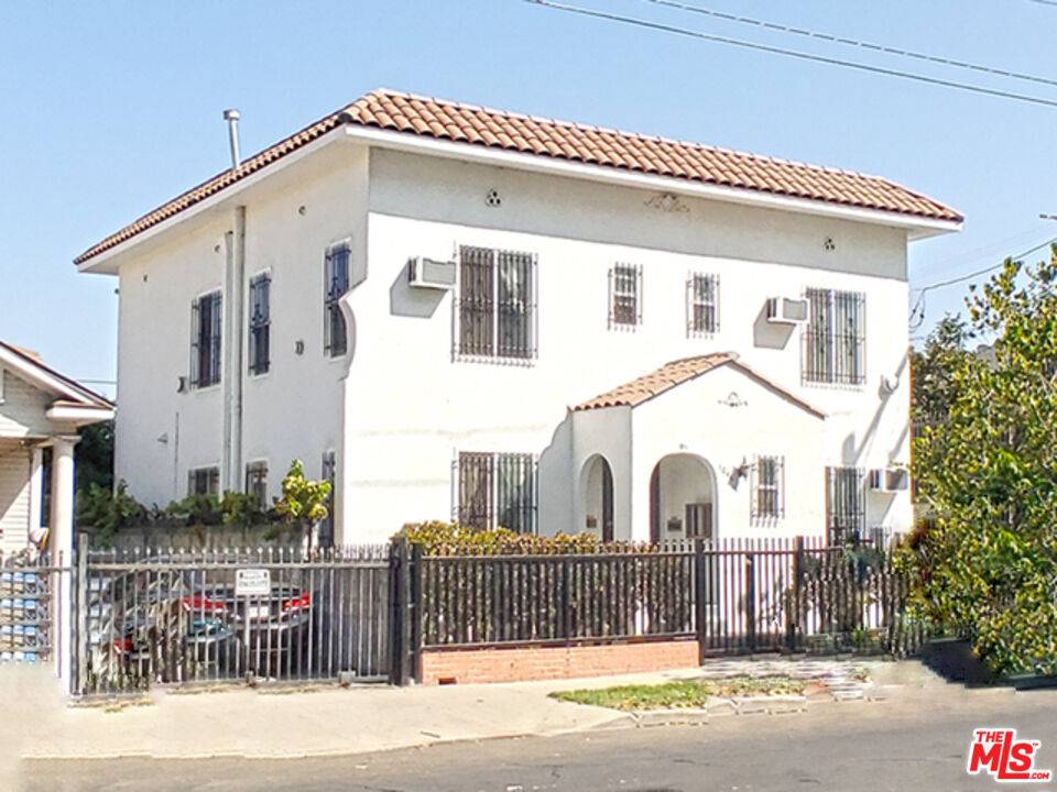 1046 S Kenmore Ave 4BR La