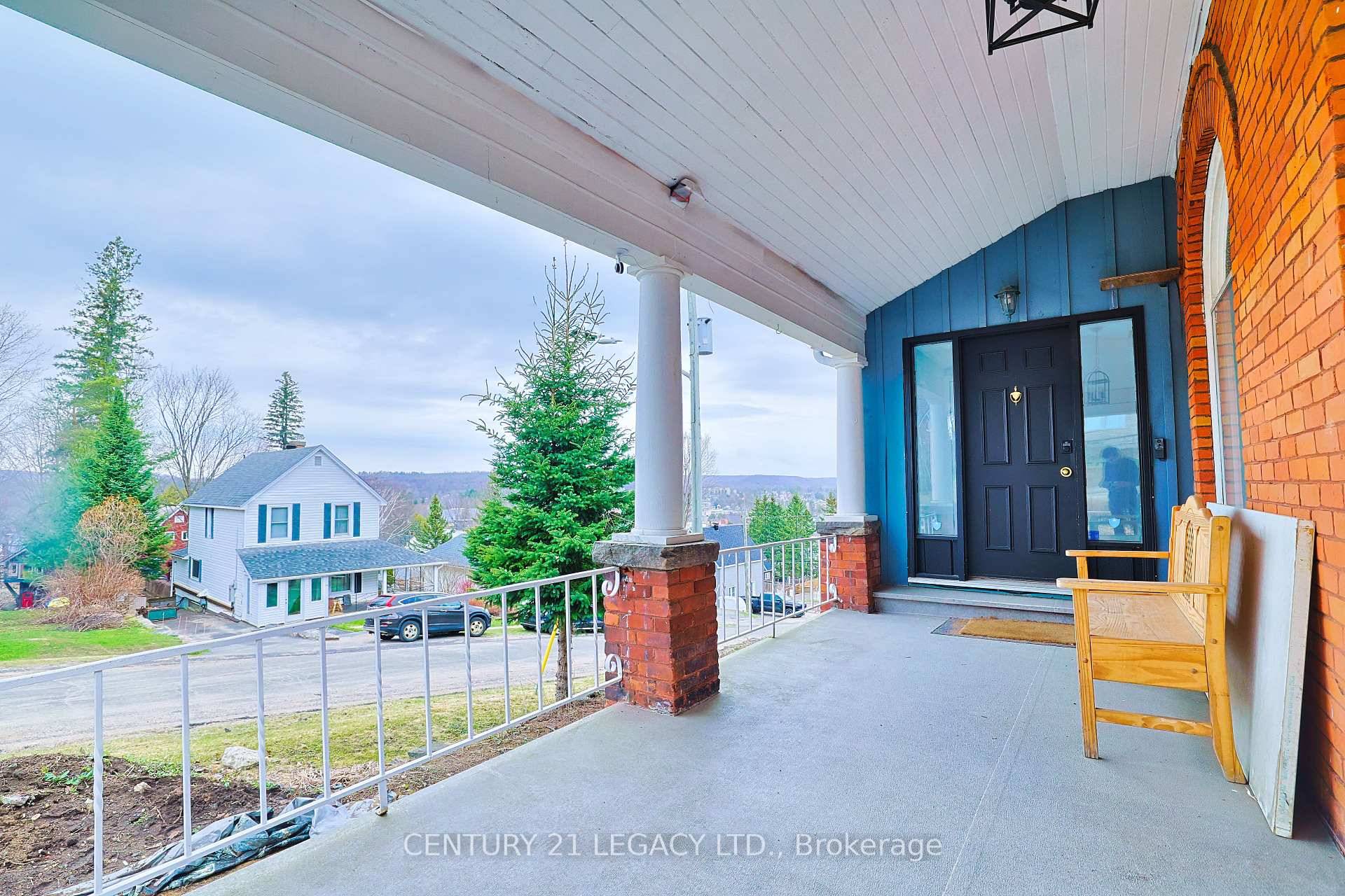 A house of Dreams Must See !