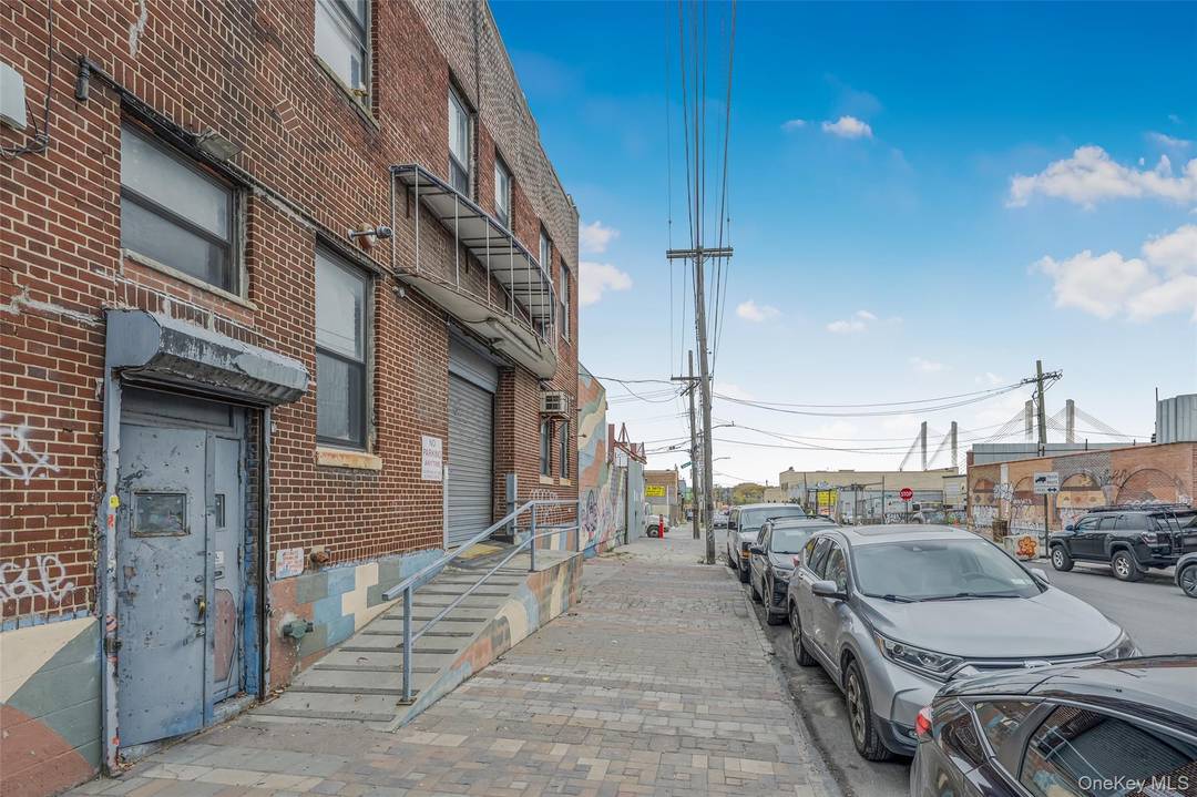 Warehouse in Brooklyn Greenpoint for sale.