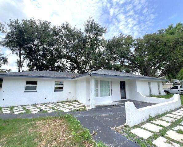 Welcome to this lovely home, on a shaded one acre lot, in Walk in Water Lake Estates, Lake Wales.
