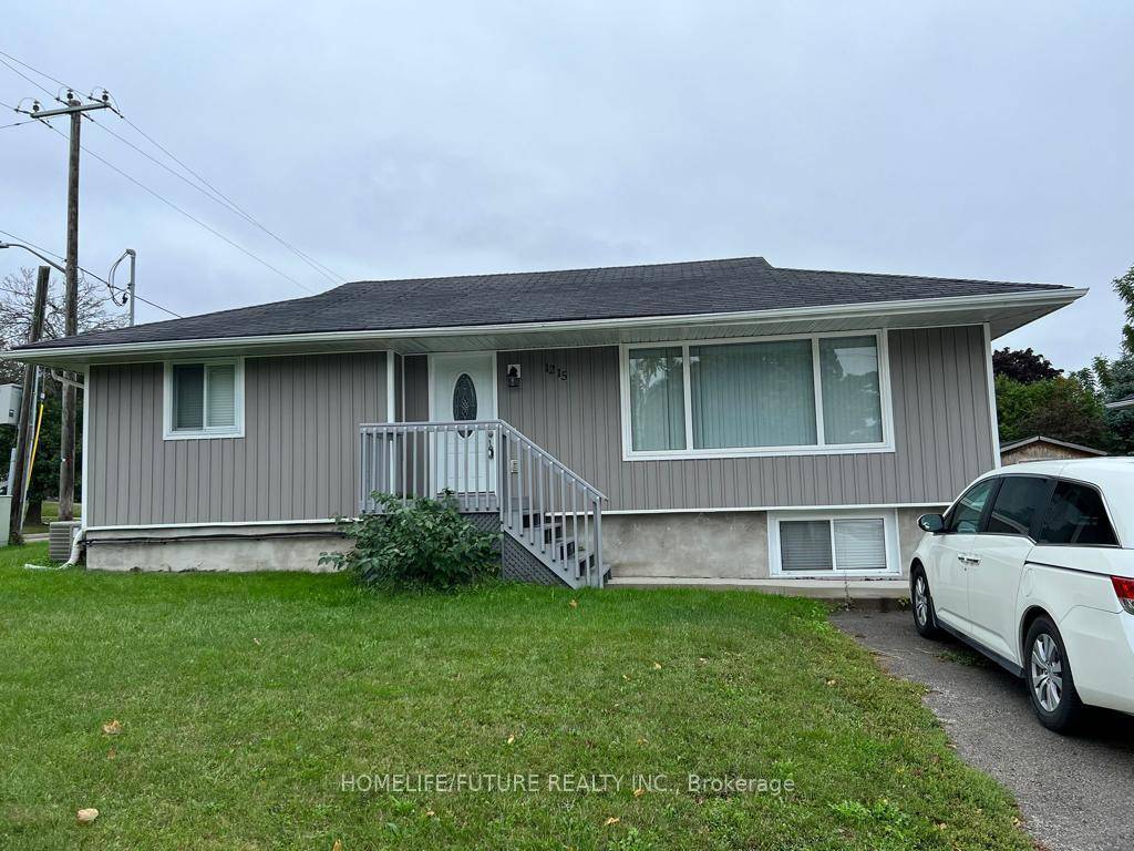 Located in a desirable family neighborhood in Oshawa, this home is close to schools, parks, shopping, public transit, and other amenities.