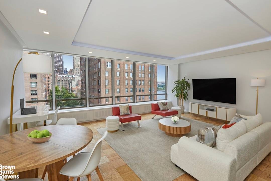 This elegant, spacious, light, recently renovated, mint, two bedroom, two bath apartment with captivating, open city and river views from oversized floor to ceilings windows is located in the coveted, ...
