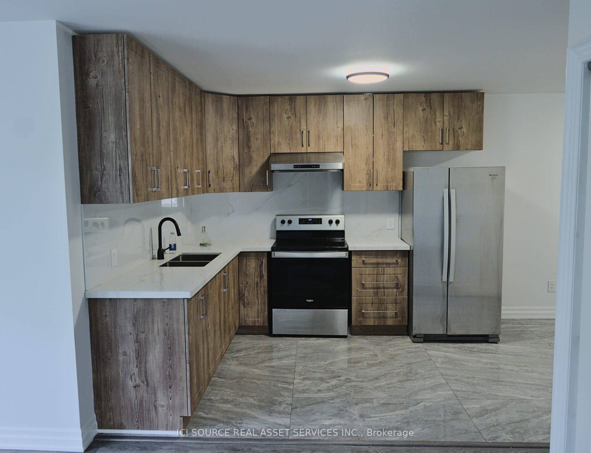1300 Sqf Newly Renovated Bright Spacious 3 Bedroom Apartment with 2 Dens Offices Plus Balcony !